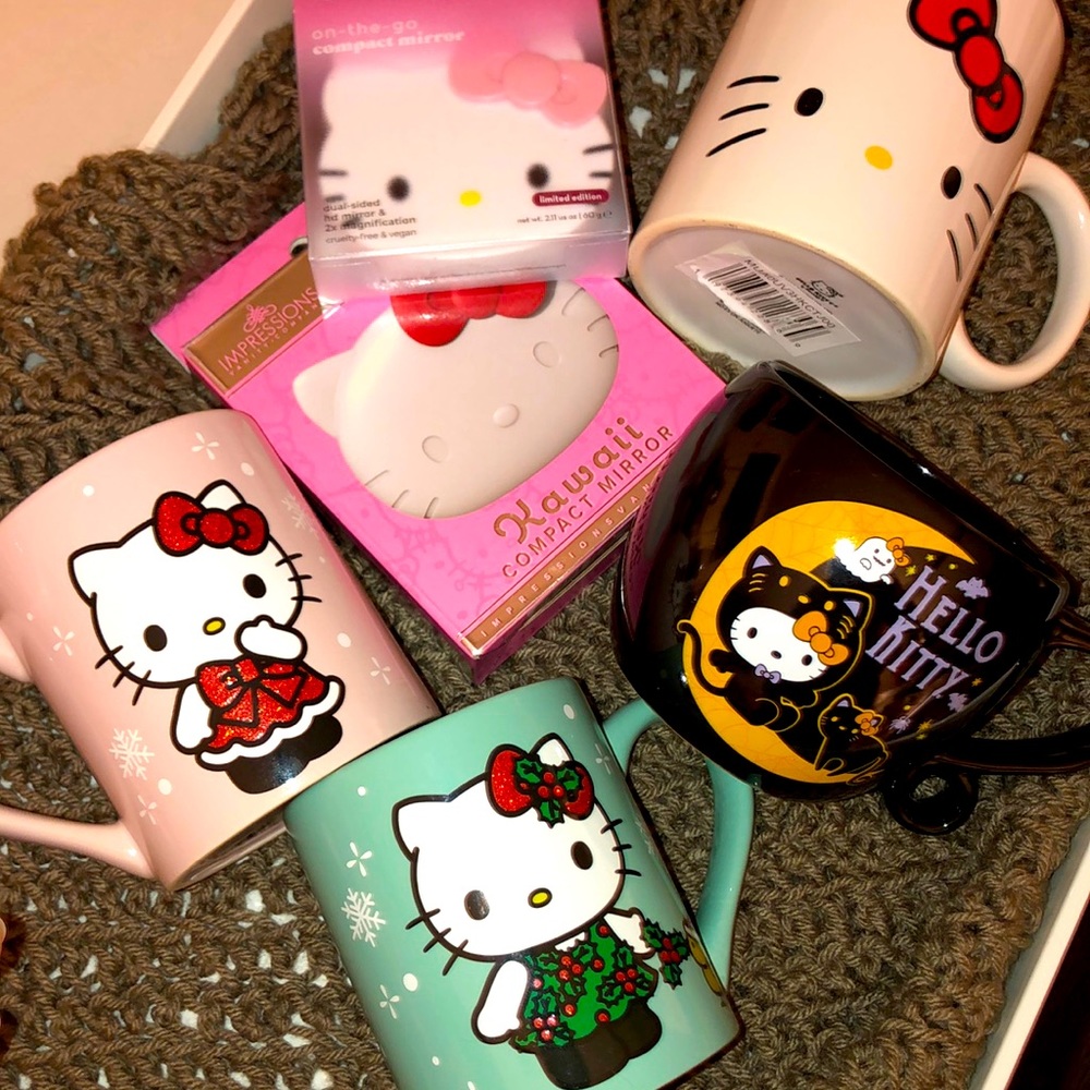 Hello Kitty mugs and compact mirrors